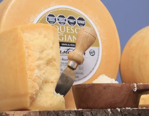 Queso Reggianito fraccionado 330g aprox "Castelmar"