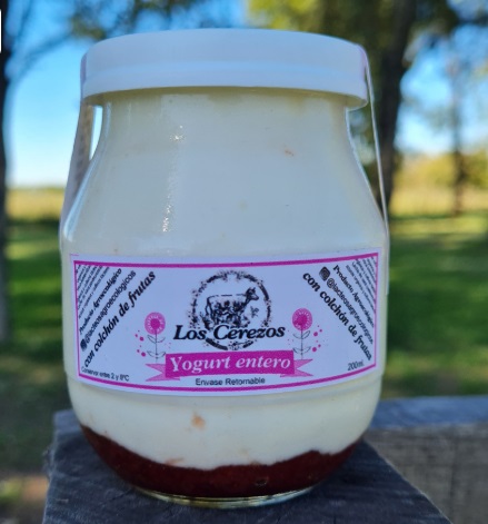Yogur con colchón de fruta FRUTOS ROJOS 200ml "Los Cerezos"